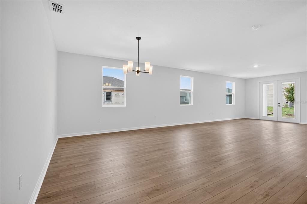 Activo con contrato: $399,990 (4 camas, 3 baños, 2226 Pies cuadrados)
