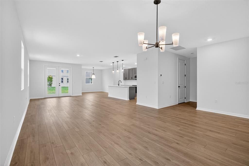 Activo con contrato: $399,990 (4 camas, 3 baños, 2226 Pies cuadrados)
