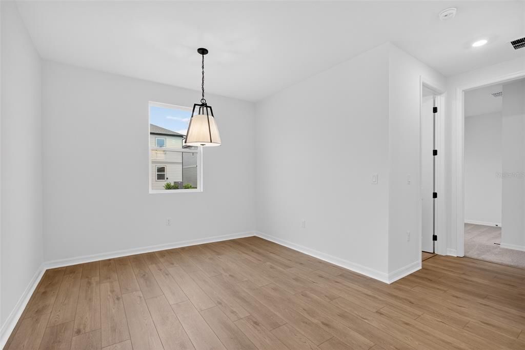 Activo con contrato: $399,990 (4 camas, 3 baños, 2226 Pies cuadrados)