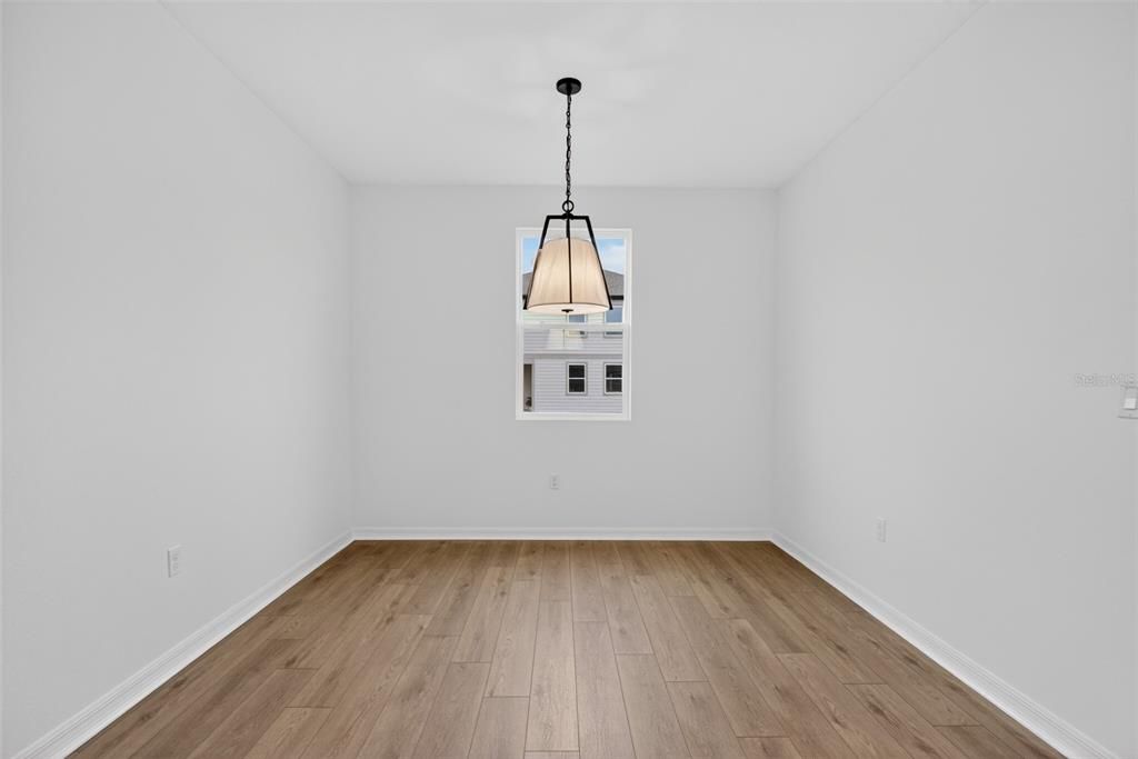 Activo con contrato: $399,990 (4 camas, 3 baños, 2226 Pies cuadrados)