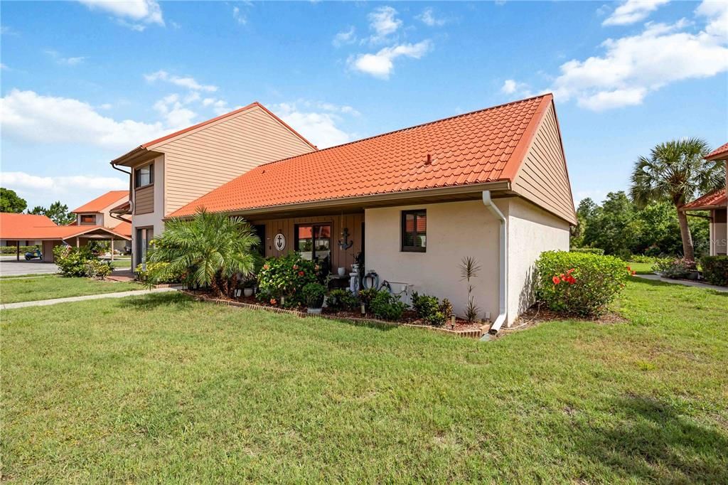 На продажу: $299,900 (2 спален, 2 ванн, 1592 Квадратных фут)