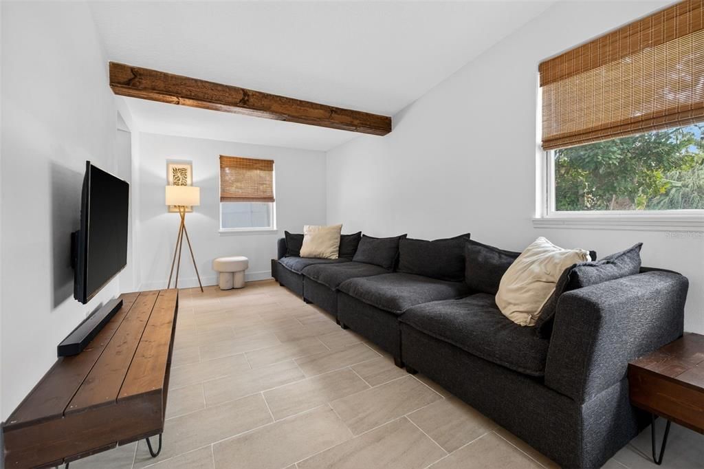 En Venta: $425,000 (3 camas, 1 baños, 1305 Pies cuadrados)