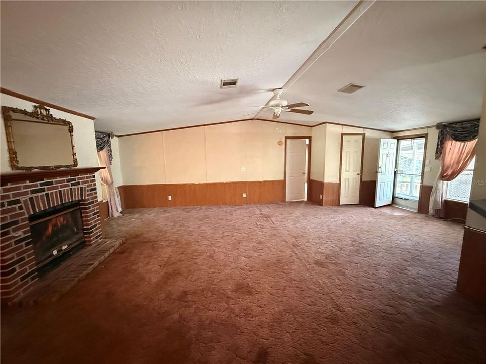 En Venta: $285,000 (3 camas, 2 baños, 1728 Pies cuadrados)