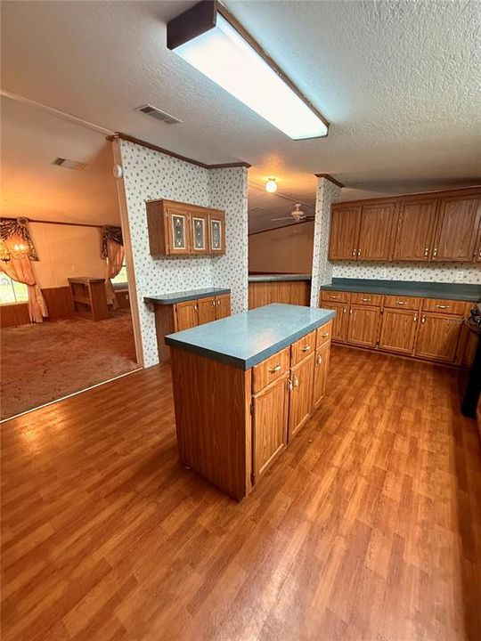 En Venta: $285,000 (3 camas, 2 baños, 1728 Pies cuadrados)