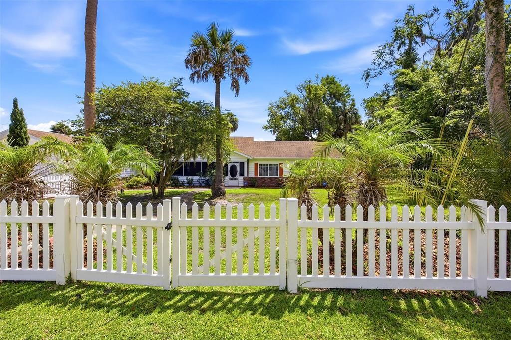 For Sale: $795,000 (3 beds, 3 baths, 2765 Square Feet)