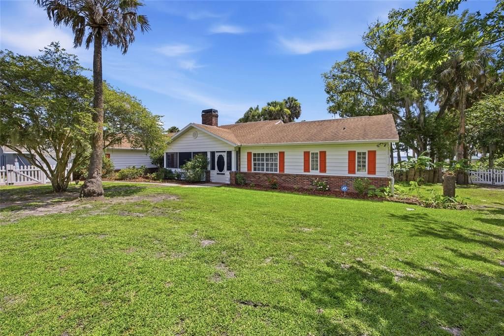 For Sale: $795,000 (3 beds, 3 baths, 2765 Square Feet)