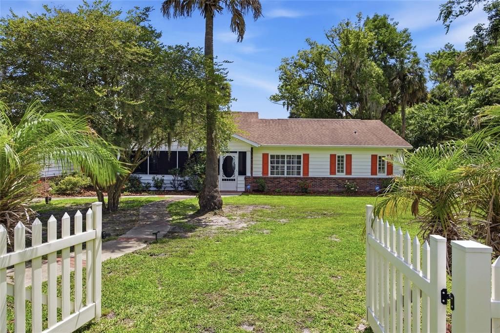 For Sale: $795,000 (3 beds, 3 baths, 2765 Square Feet)