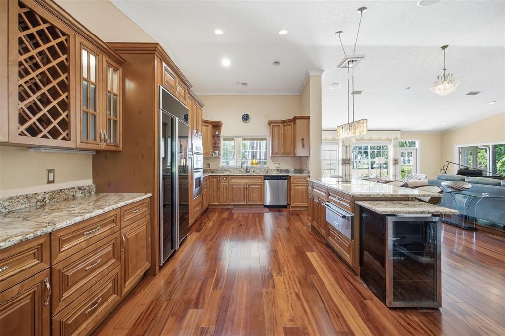 For Sale: $795,000 (3 beds, 3 baths, 2765 Square Feet)