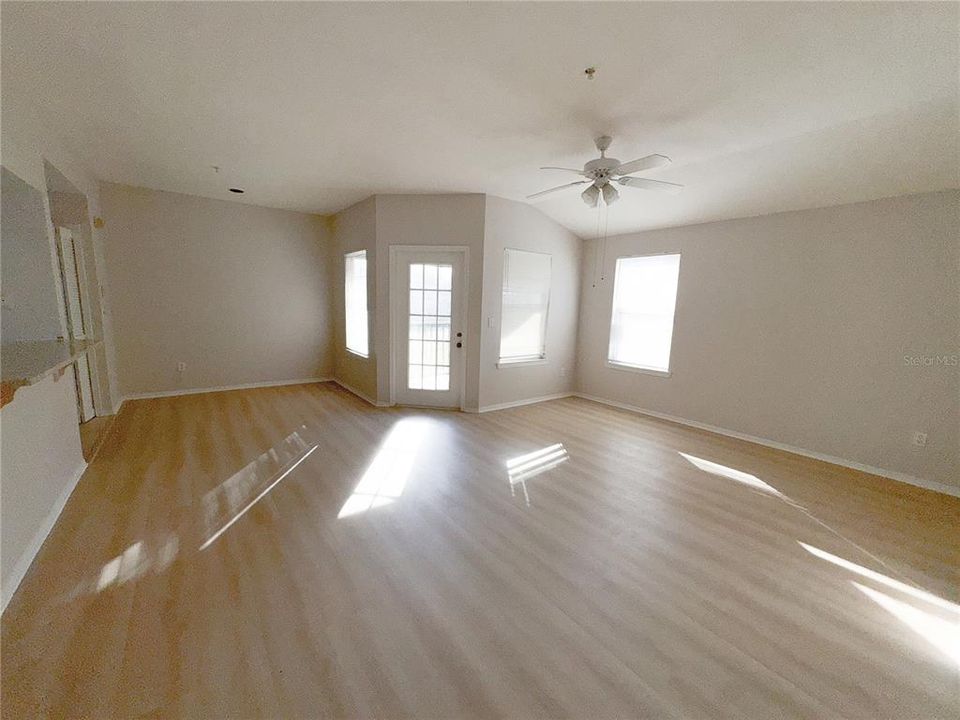 В аренду: $1,599 (2 спален, 1 ванн, 1271 Квадратных фут)