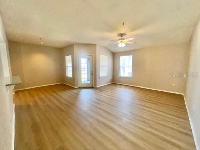 В аренду: $1,599 (2 спален, 1 ванн, 1271 Квадратных фут)