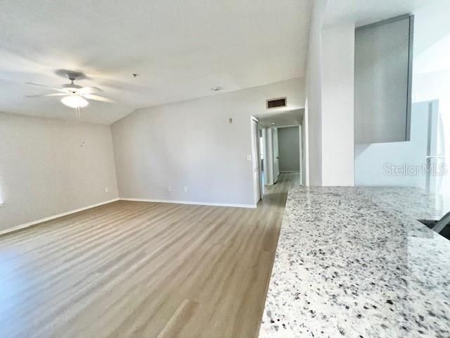 В аренду: $1,599 (2 спален, 1 ванн, 1271 Квадратных фут)