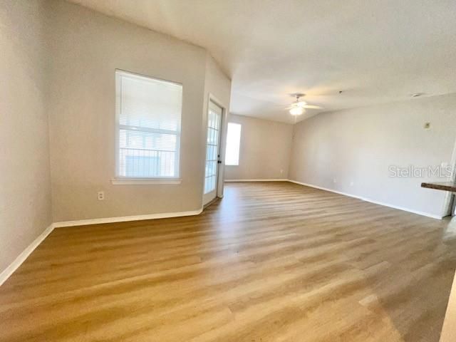 В аренду: $1,599 (2 спален, 1 ванн, 1271 Квадратных фут)