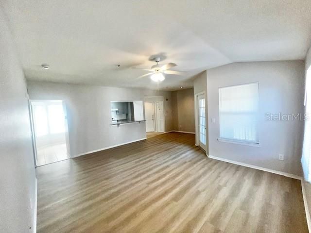 В аренду: $1,599 (2 спален, 1 ванн, 1271 Квадратных фут)
