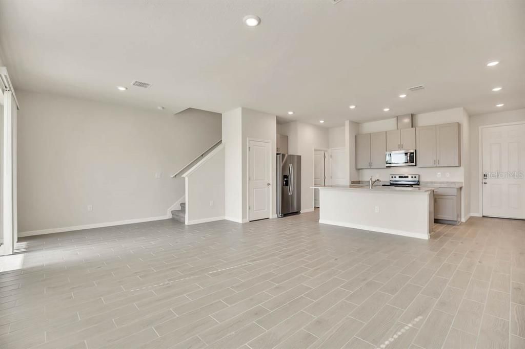 For Rent: $2,450 (3 beds, 2 baths, 1596 Square Feet)