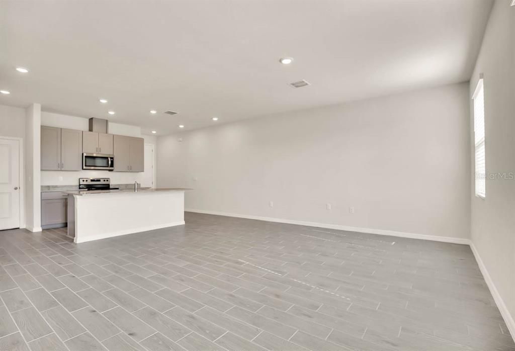 For Rent: $2,450 (3 beds, 2 baths, 1596 Square Feet)