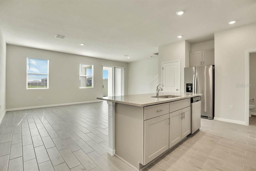 For Rent: $2,450 (3 beds, 2 baths, 1596 Square Feet)