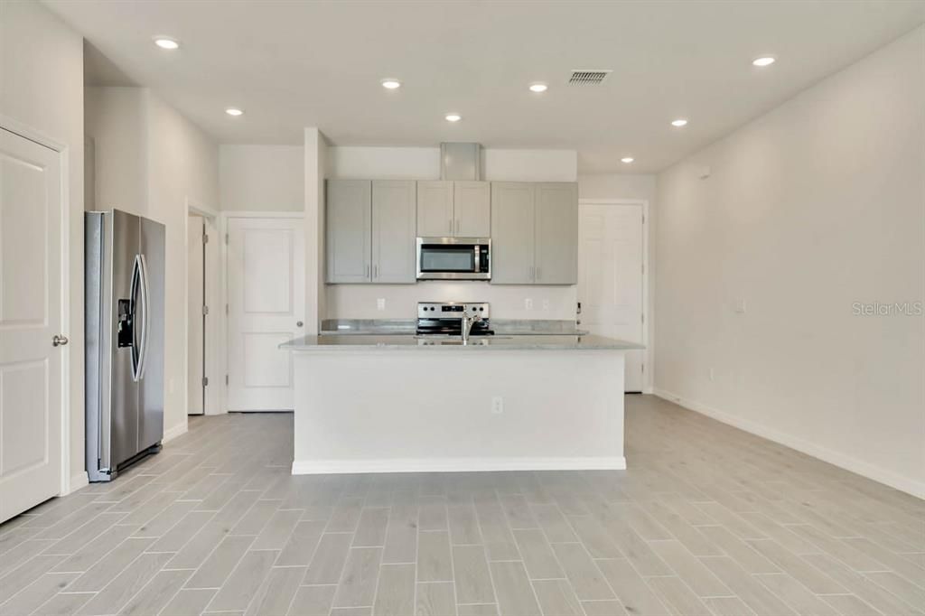 For Rent: $2,450 (3 beds, 2 baths, 1596 Square Feet)