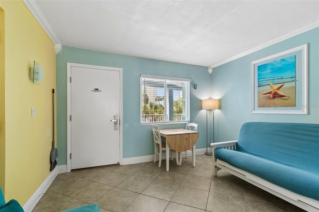 For Sale: $320,000 (1 beds, 1 baths, 369 Square Feet)