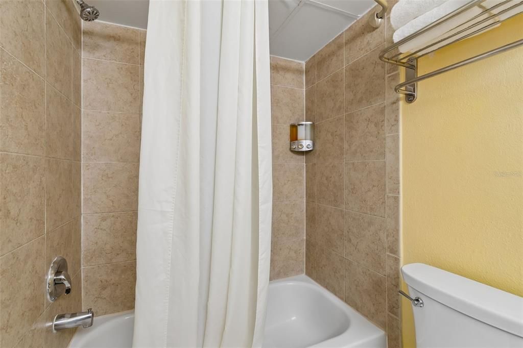 For Sale: $320,000 (1 beds, 1 baths, 369 Square Feet)
