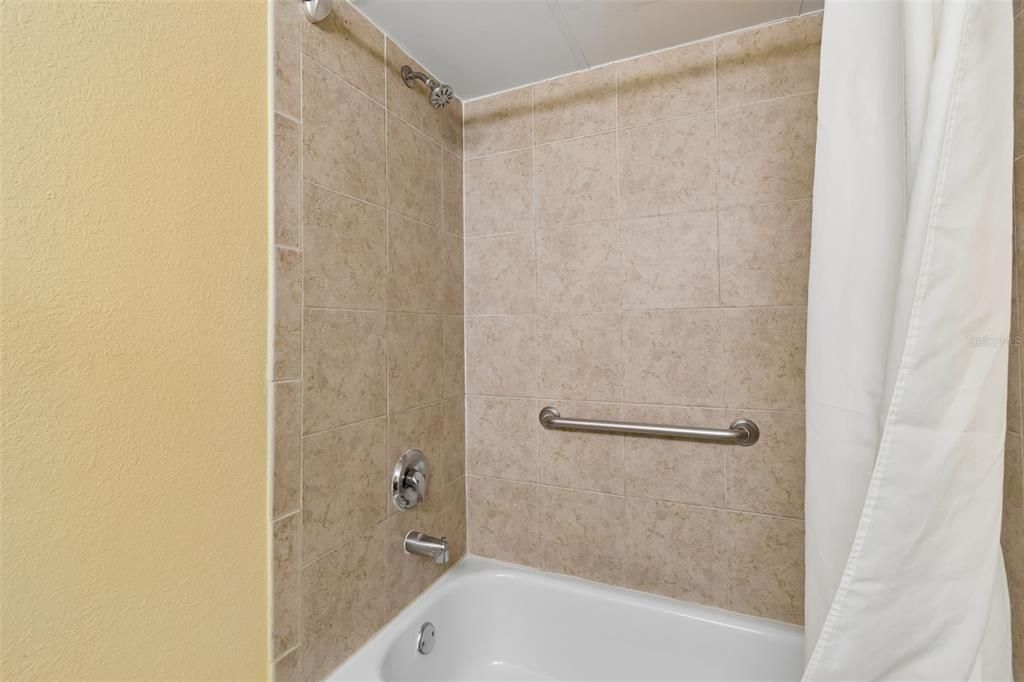 For Sale: $320,000 (1 beds, 1 baths, 369 Square Feet)