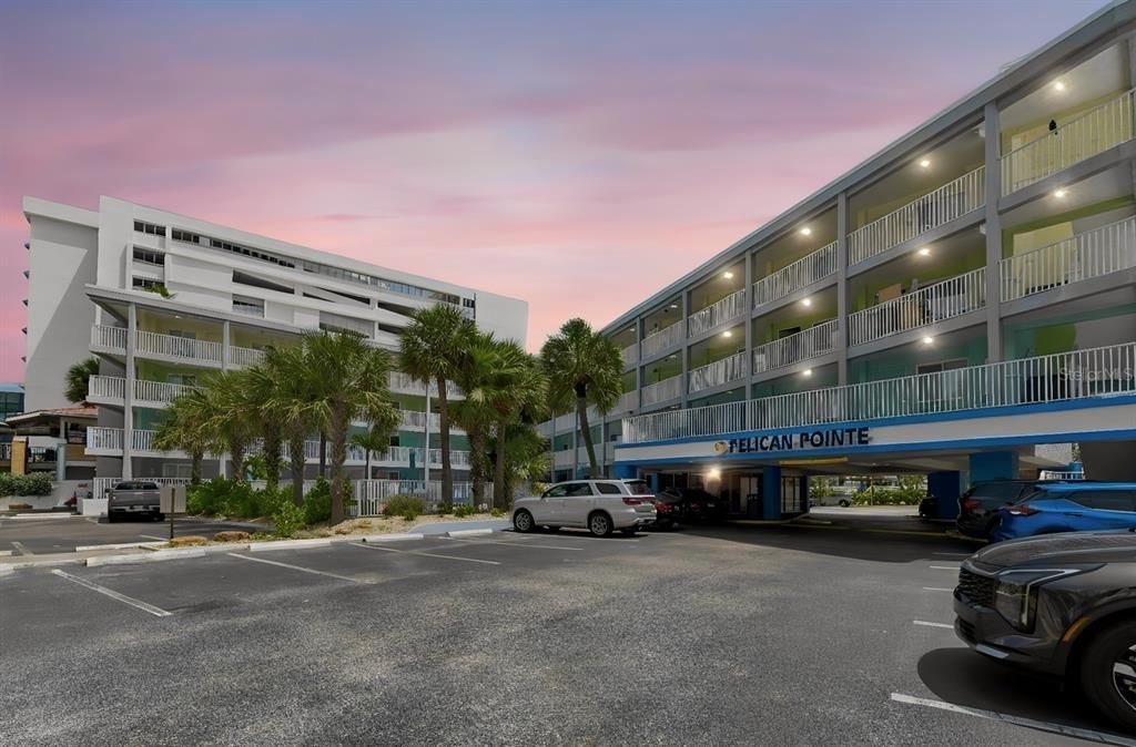 For Sale: $320,000 (1 beds, 1 baths, 369 Square Feet)