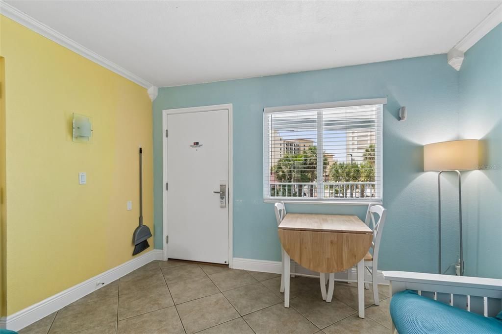 For Sale: $320,000 (1 beds, 1 baths, 369 Square Feet)