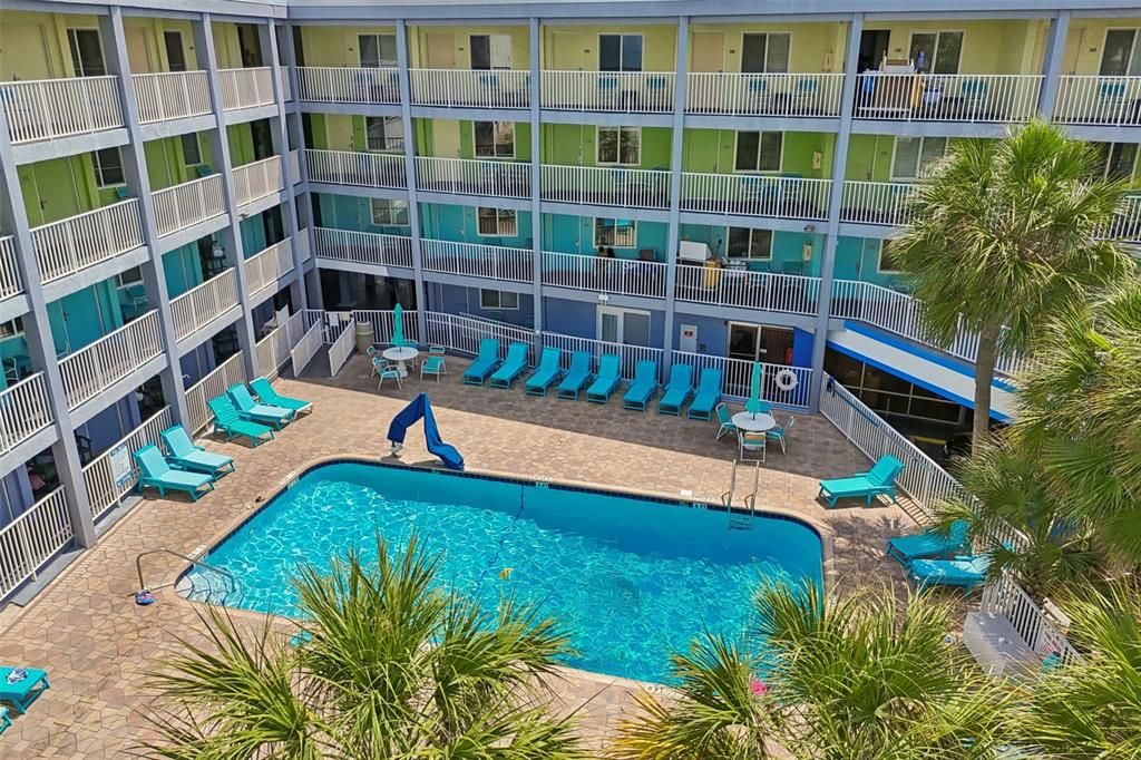 For Sale: $320,000 (1 beds, 1 baths, 369 Square Feet)