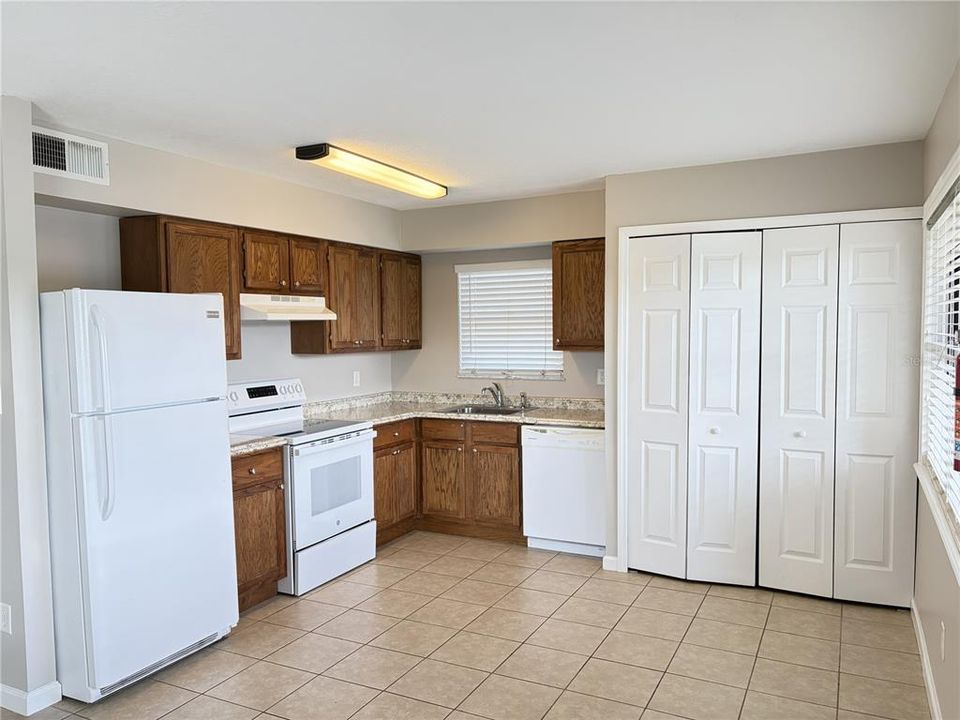 Active With Contract: $425,000 (4 beds, 0 baths, 1702 Square Feet)