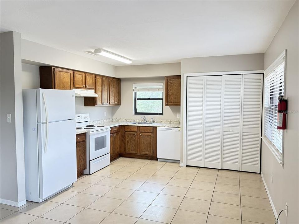 Active With Contract: $425,000 (4 beds, 0 baths, 1702 Square Feet)