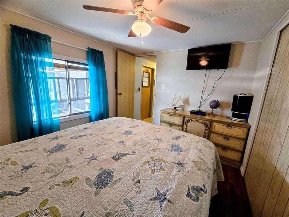 For Sale: $99,995 (2 beds, 1 baths, 672 Square Feet)
