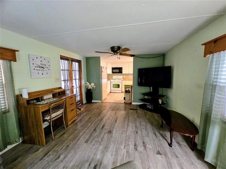 For Sale: $99,995 (2 beds, 1 baths, 672 Square Feet)