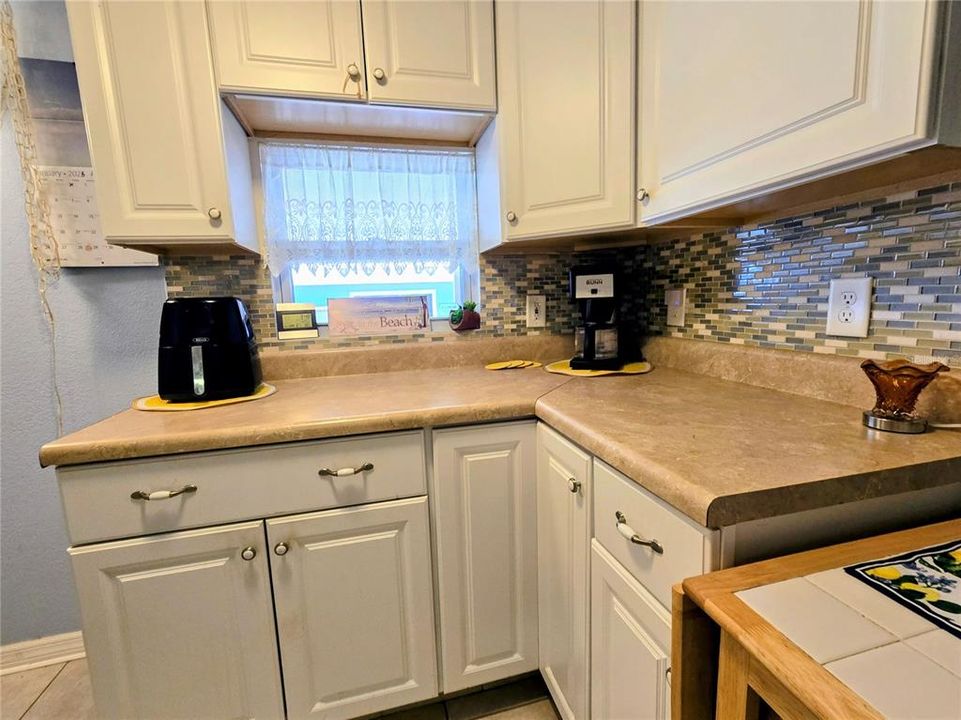 For Sale: $99,995 (2 beds, 1 baths, 672 Square Feet)