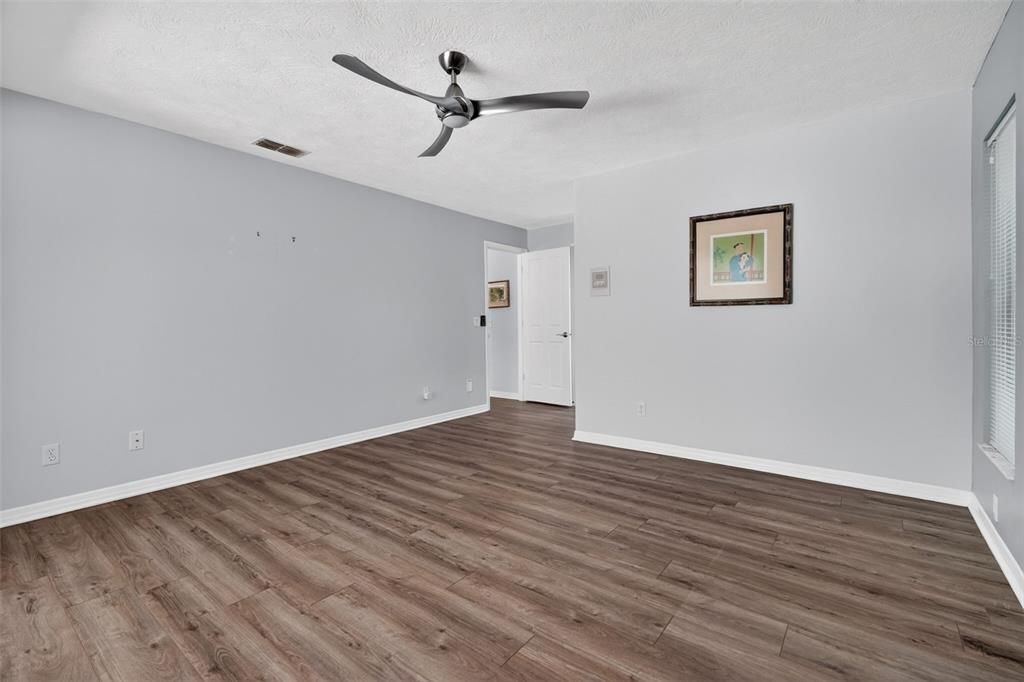 For Sale: $499,000 (3 beds, 3 baths, 1996 Square Feet)