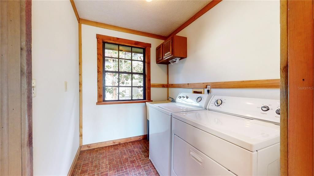 For Rent: $3,550 (2 beds, 3 baths, 1664 Square Feet)