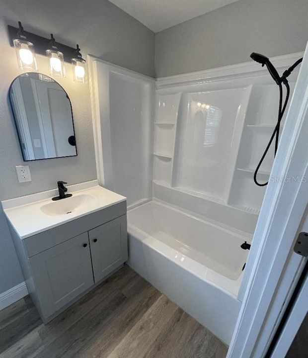 Activo con contrato: $208,999 (2 camas, 1 baños, 1100 Pies cuadrados)