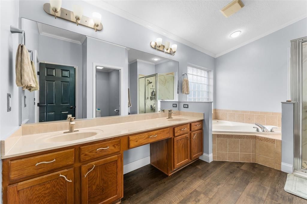 For Sale: $399,900 (4 beds, 3 baths, 2156 Square Feet)
