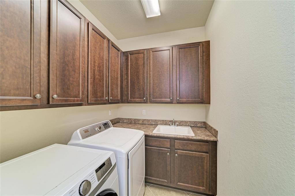 For Sale: $1,250,000 (5 beds, 5 baths, 3833 Square Feet)