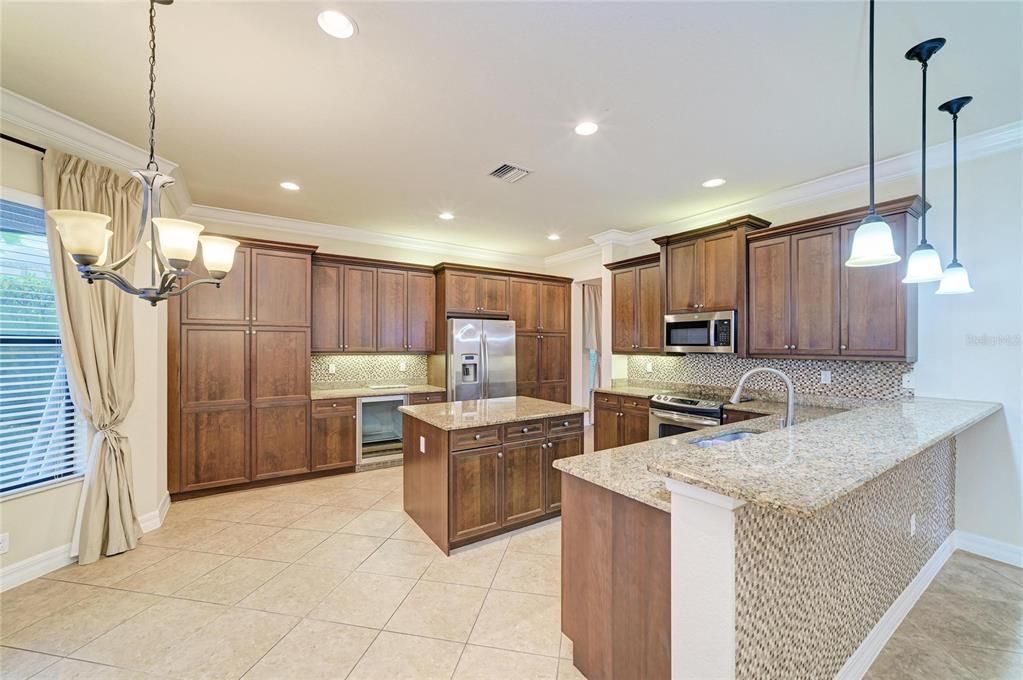 For Sale: $1,250,000 (5 beds, 5 baths, 3833 Square Feet)