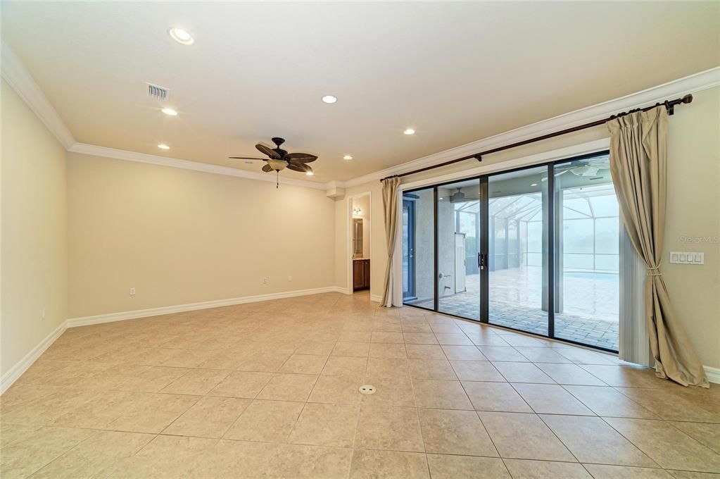 For Sale: $1,250,000 (5 beds, 5 baths, 3833 Square Feet)