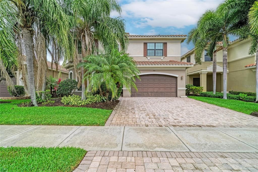 For Sale: $1,250,000 (5 beds, 5 baths, 3833 Square Feet)