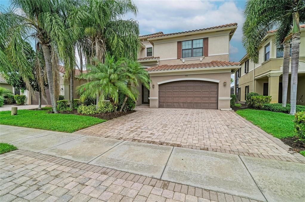 For Sale: $1,250,000 (5 beds, 5 baths, 3833 Square Feet)
