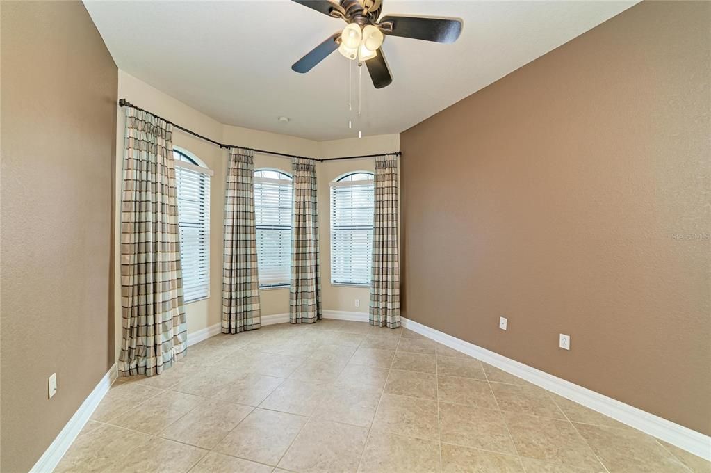 For Sale: $1,250,000 (5 beds, 5 baths, 3833 Square Feet)