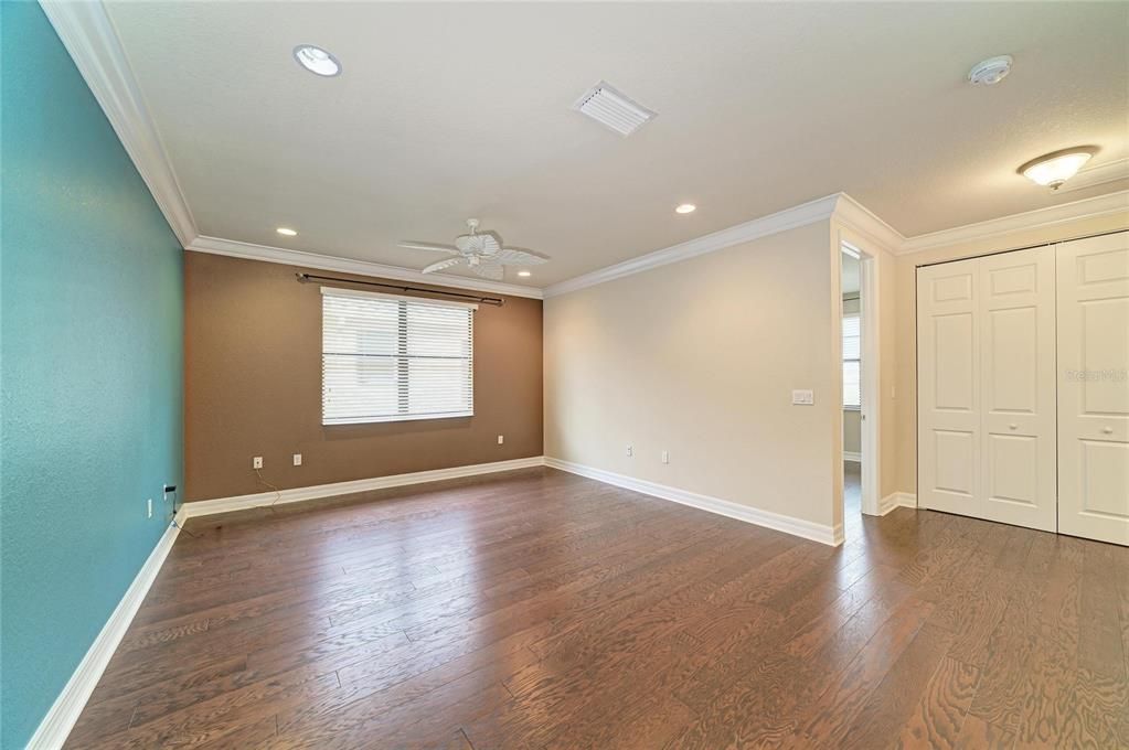 For Sale: $1,250,000 (5 beds, 5 baths, 3833 Square Feet)