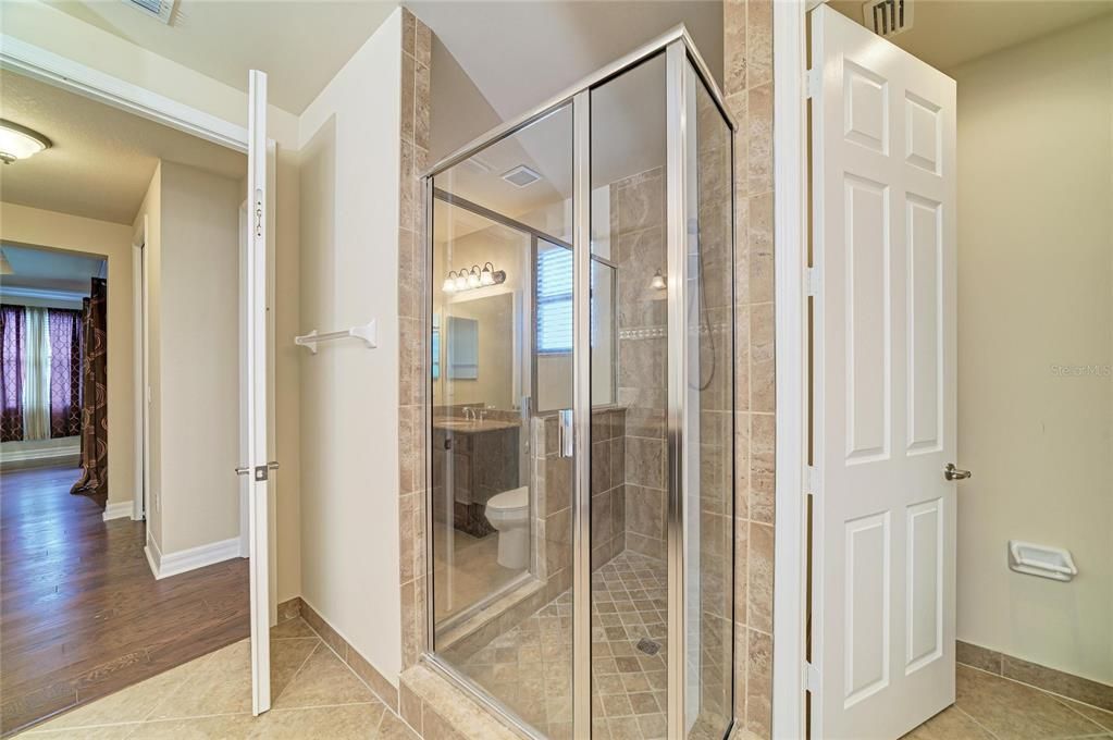 For Sale: $1,250,000 (5 beds, 5 baths, 3833 Square Feet)