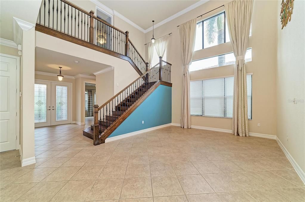 For Sale: $1,250,000 (5 beds, 5 baths, 3833 Square Feet)