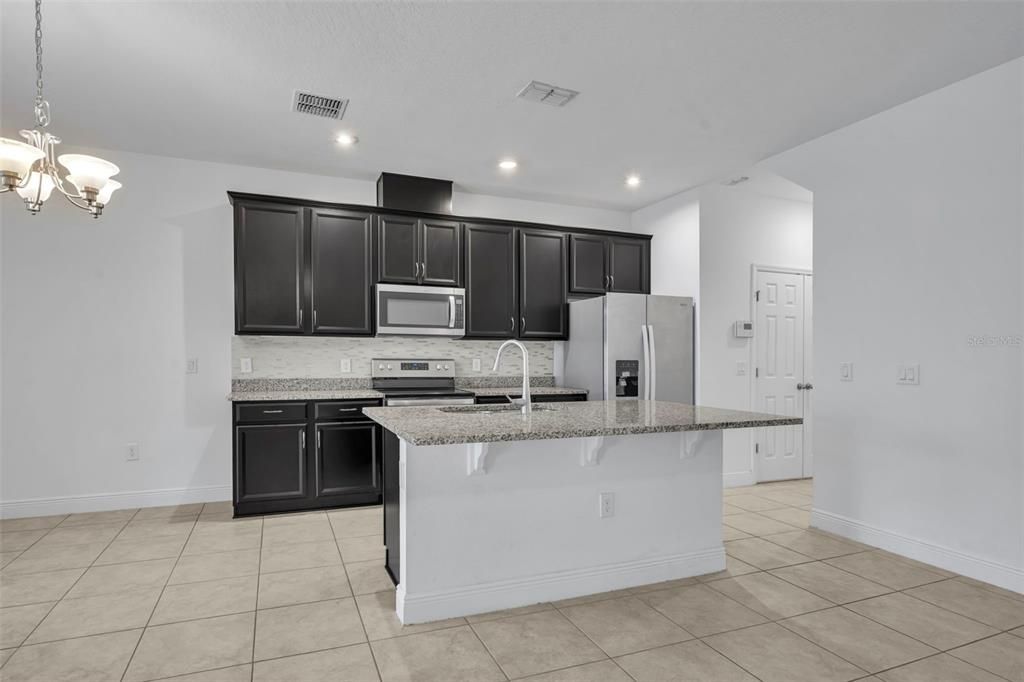 For Rent: $3,150 (3 beds, 2 baths, 1755 Square Feet)