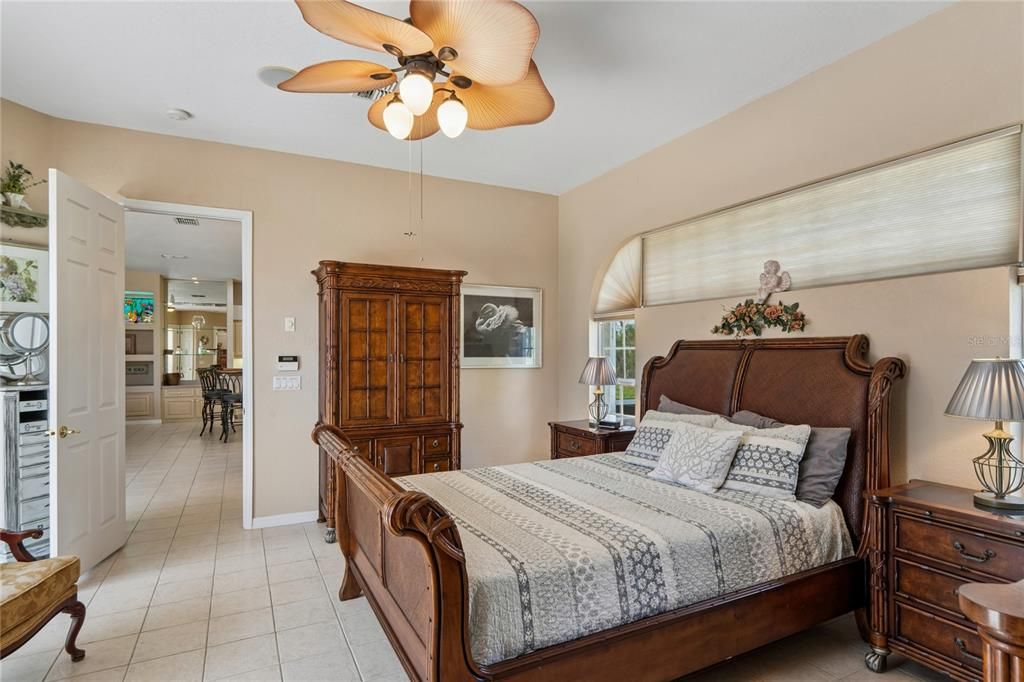 En Venta: $685,000 (3 camas, 3 baños, 3202 Pies cuadrados)