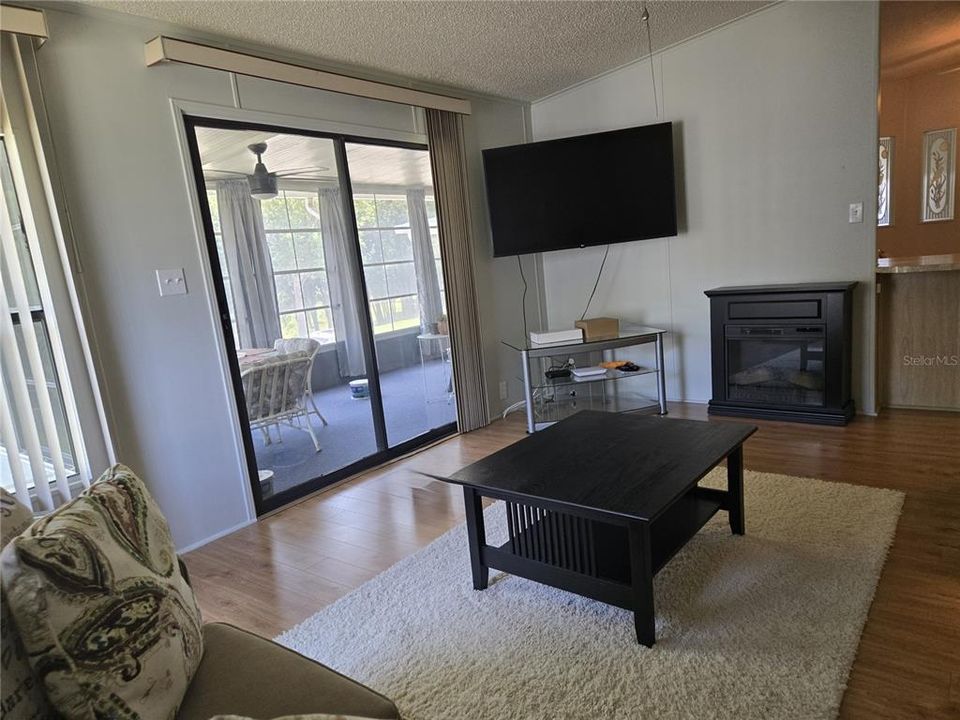 For Sale: $135,000 (2 beds, 2 baths, 970 Square Feet)