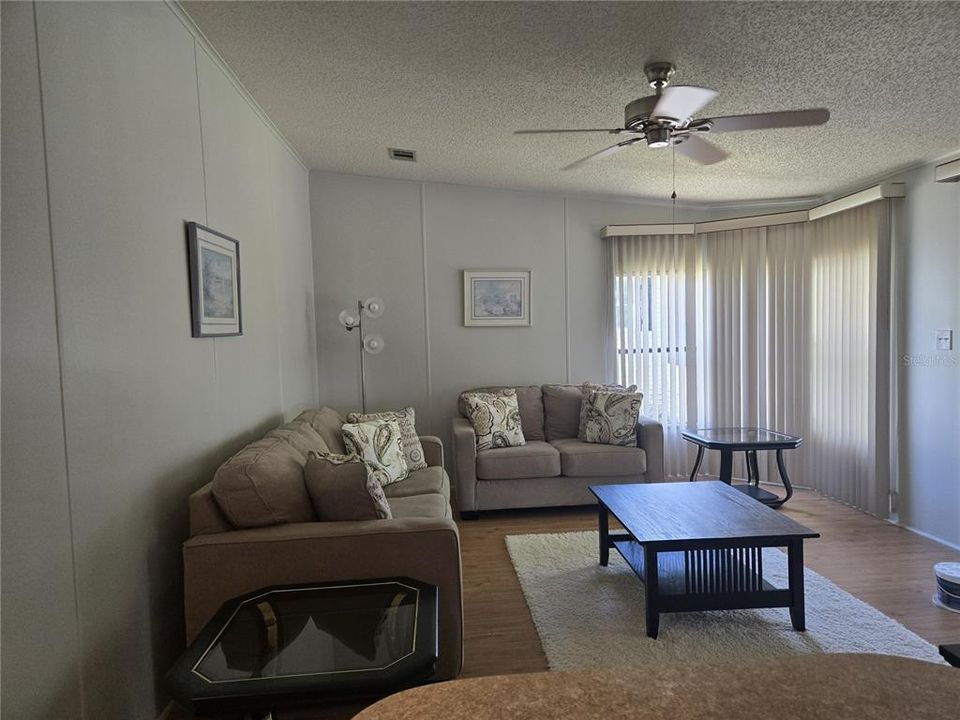 For Sale: $135,000 (2 beds, 2 baths, 970 Square Feet)
