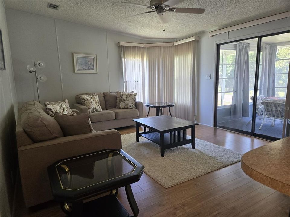 For Sale: $135,000 (2 beds, 2 baths, 970 Square Feet)